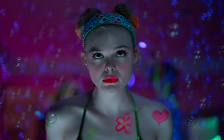 「精靈女星」艾兒芬妮從影最大尺度！化身單親媽拍OnlyFans爆紅