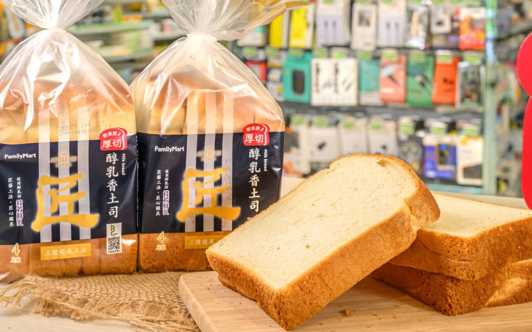 2.8公分超厚土司！全家推「厚切醇乳香土司」，柔軟Q彈一吃就愛上！