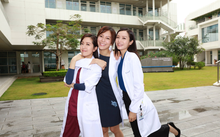 一代武俠巨星姜大衛 《白色強人》精湛演繹醫界權威