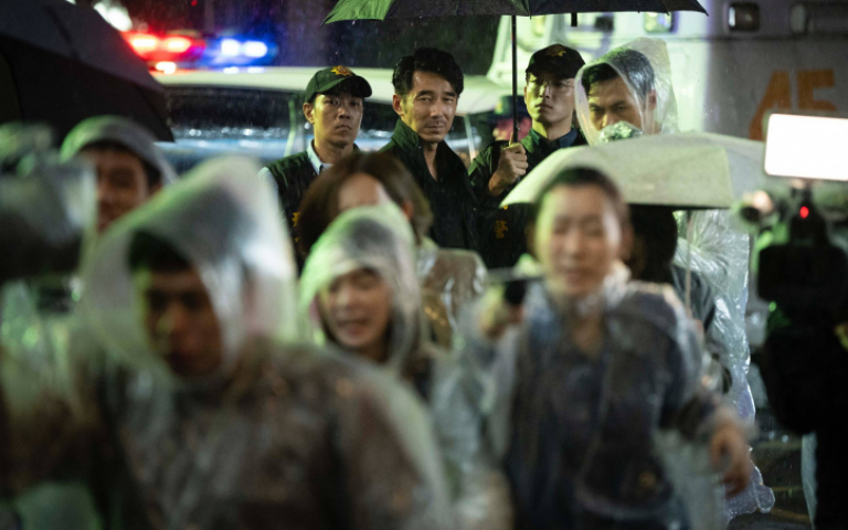 信義區大規模封街動員500人　李李仁、李銘忠再戰動作片