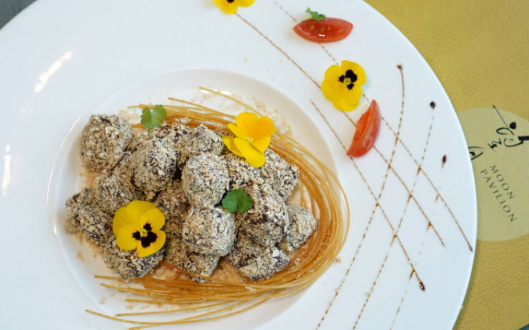 粵菜餐廳新廚上任、一口氣推60道新菜   咖啡排骨融合麥片蝦、老菜新作「炒鮮奶」