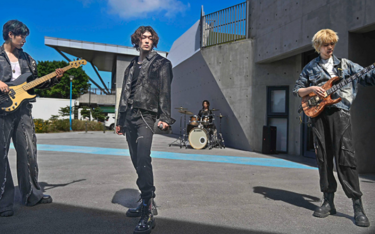 帕拉斯無畏豔陽曬到脫皮　「新店金城武」帥翻全場