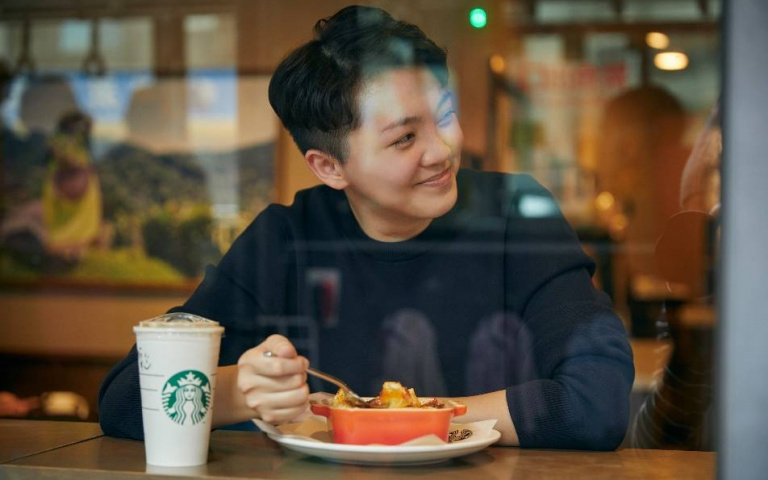 「星巴克」生義大利麵套餐！新風味海鮮青醬，滿滿鮮蝦、魷魚圈超欠吃！