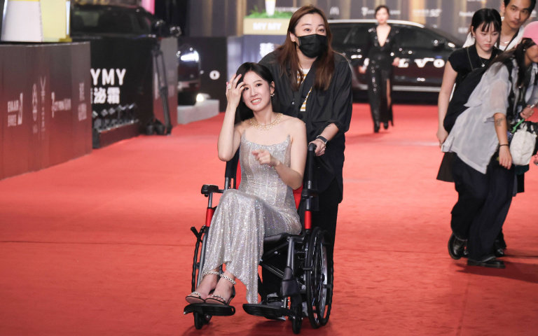 金鐘59／方志友摔下樓梯首現身　坐輪椅出席金鐘獎