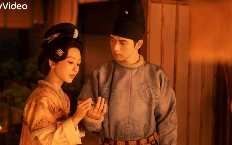 楊紫、李現一集親五次！「浴池裸吻」突破古裝尺度