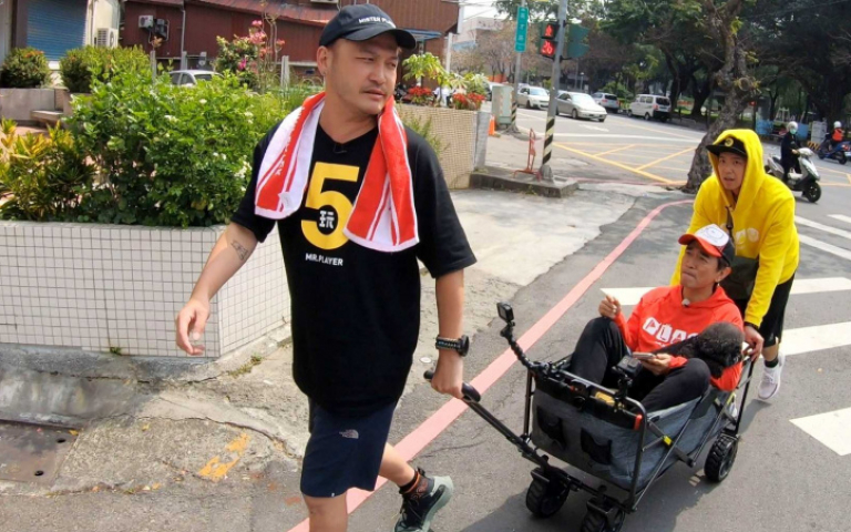 KID重胖回歸《綜藝玩很大》 余天父子同台創下收視紅盤