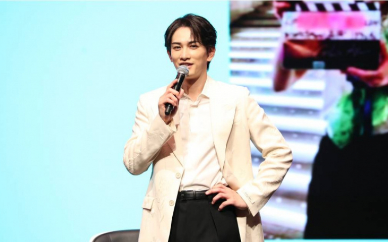 町田啓太在台慶出道15年　挑戰臭豆腐讚「很好吃」