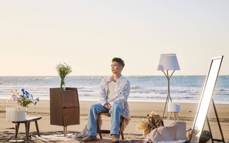 蕭秉治追尋同頻靈魂　海邊拍MV樂當晴男