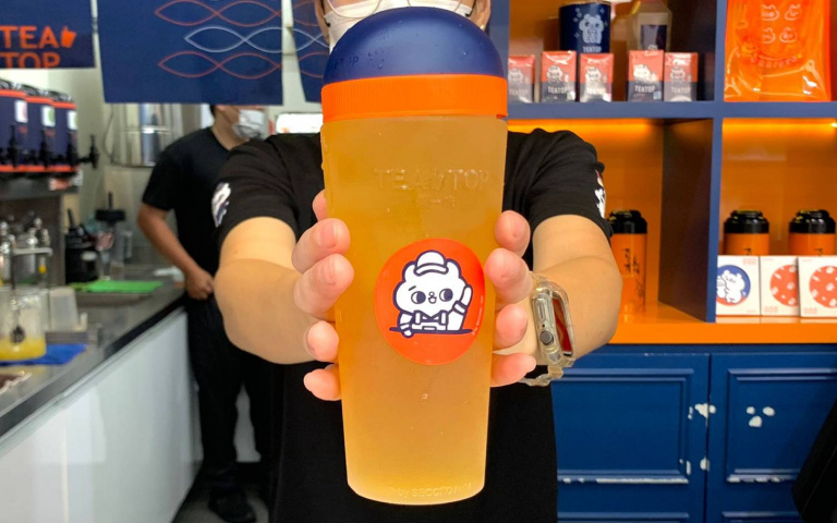 世界地球日!「TEA TOP第一味」攜手「爽爽貓」推超Q環保杯,搭配原茶系列50元起!