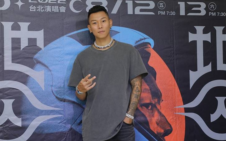 瘦子攻蛋愛妻挺肚陪伴 婦產科醫生助陣隨時接生