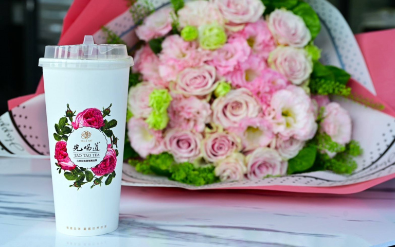 手搖飲品牌第二杯半價！英式玫瑰拿鐵、水果茶，快揪人一起喝！