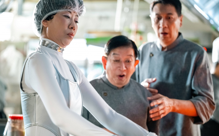 梁志強新作《AI拼才會贏》揭開科技與人性的交鋒 主題曲全由AI創作、爆笑劇情「笑中帶省思」