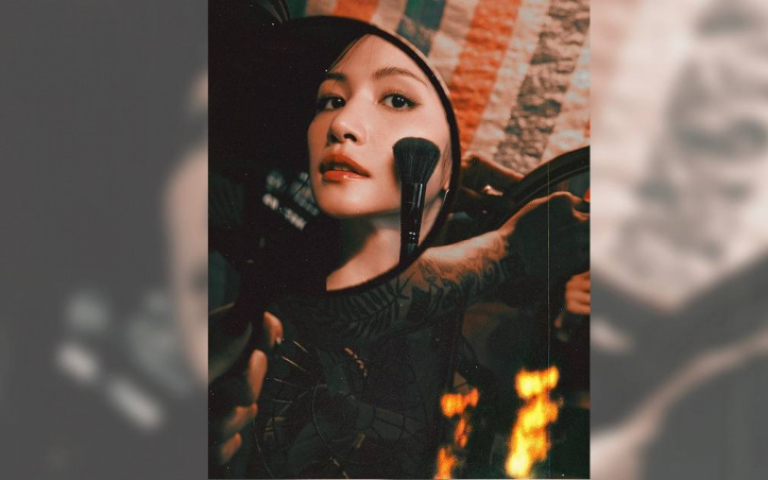 李千娜出道18年首辦大秀《入戲》　多重宇宙唱演人生故事