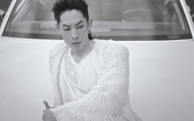 「跟周杰倫拚了！」　吳建豪連三支MV出動復古名車