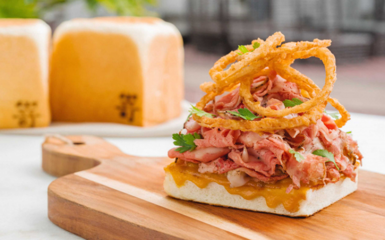 超強聯名二連發　原木燒烤生吐司三明治VS.天婦羅＋日本和牛雙饗丼