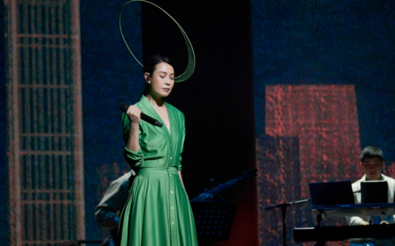 劉若英相隔12年重返新加坡　被歌迷示愛嘴甜回應