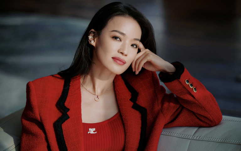 寶格麗新春限定款上身，代言人舒淇紅得耀眼