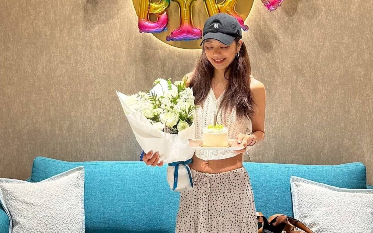 「地表最強童顏」許路兒50歲了！低調慶生照美翻 網驚：真的有人會逆生長！