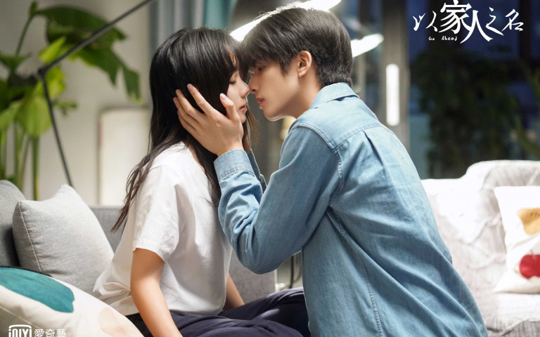 譚松韻《以家人之名》上演樹上接吻 與宋威龍戲外感情好