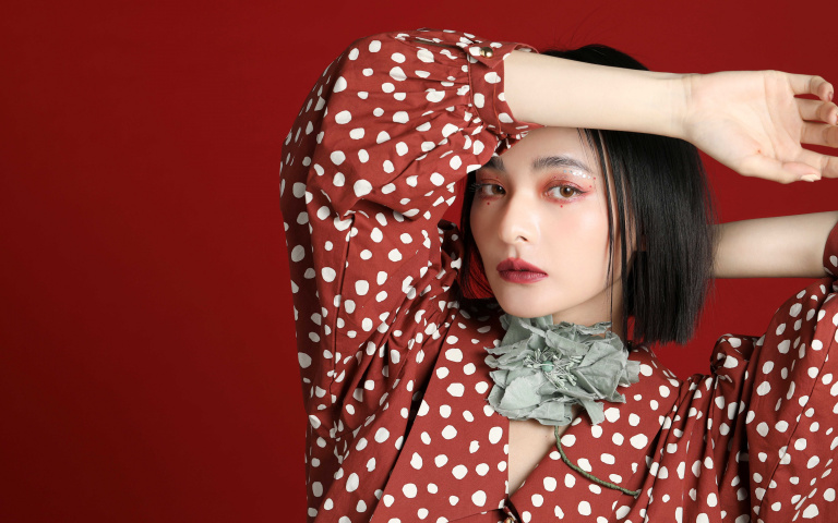 最夯《鬼滅之刃》彌豆子聖誕妝!年底魔幻又日系感的派對妝容就這樣畫吧!