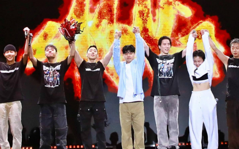 AOMG台北熱唱4.5小時誠意滿滿　Simon D來台找老婆受贈胸罩三件