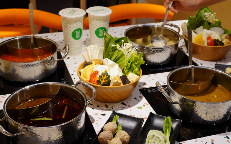 小火鍋插旗ATT 4 FUN限時買一送一　自助吧主食任你拿、冰Q粉吃到飽