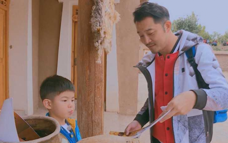 徒步爬2000梯攻頂 《如懿》純妃兒「5歲人生觀」逼哭爸爸