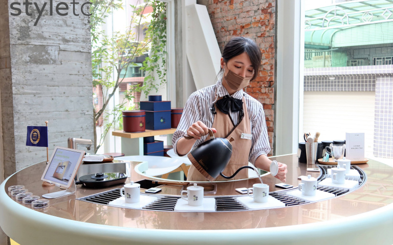 穿梭時空玩霧峰2／紅磚老宅玻璃屋　品五種深淺培高山烏龍茶