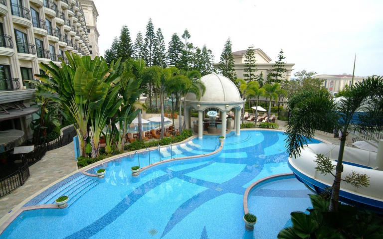 秋天來去高雄！平日入住折「千元」，高雄人氣飯店住兩晚「27折」起！