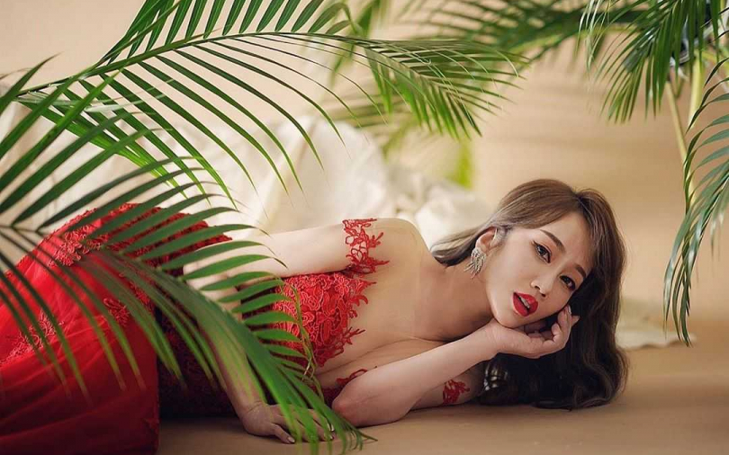 火辣婚紗照全是負評 「最美空姐」回應了