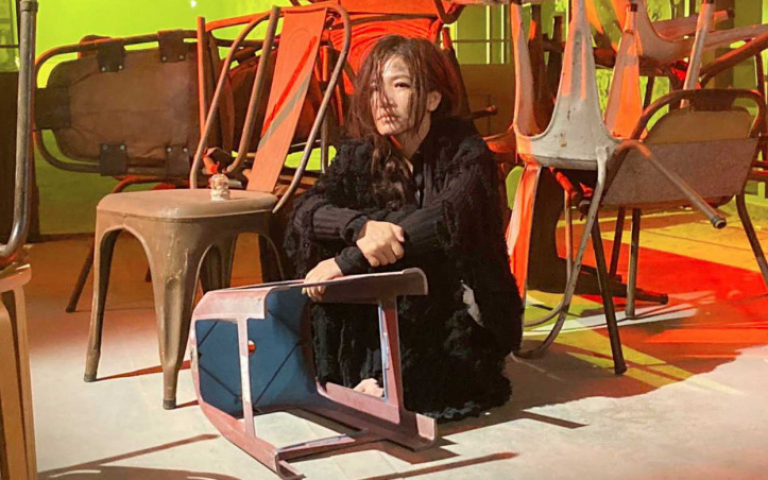 黃妃忍住母喪哀傷　穩定心情回歸工作