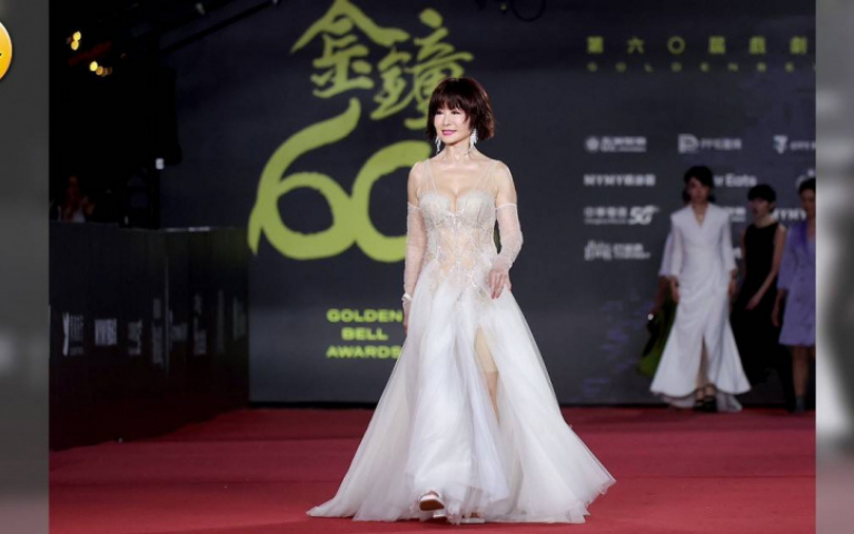 金鐘60／76歲潘迎紫紅毯「炸北半球」！超狂身材曝光