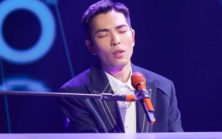 蕭敬騰秀白色鋼琴新吉他 自曝因疫影響樂當「宅男」