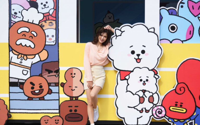 超萌卡通人物人氣旺！BT21帶你打卡玩世界　KAKAO FRIENDS代言草莓手搖飲