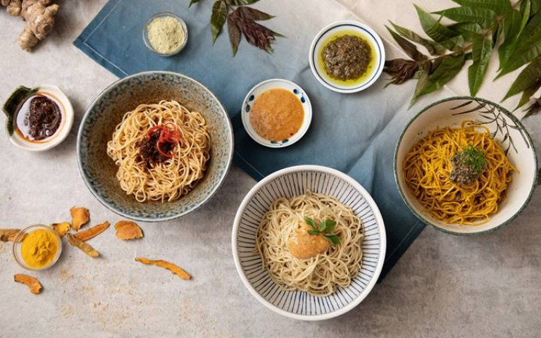 零負擔拌麵！「薑博士」推出全新商品「就醬拌伴麵」，首創「三種麵x四種醬」好吃又健康