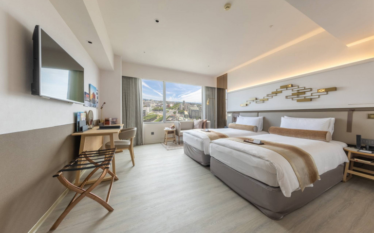 飯店優惠贈精選紅酒！還可免費享用古早味零食、預約花比觀光巴士！