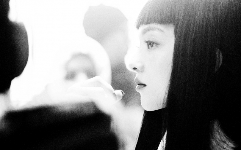 張韶涵愛美不怕流鼻水　零下六度浸湖中抖不停