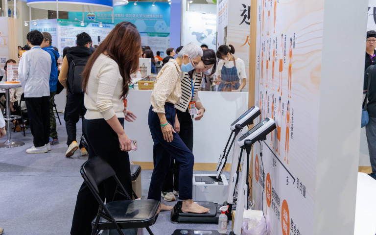 迎戰超高齡社會健康！桂冠營養研究室推出「2025無齡餐盤」概念！