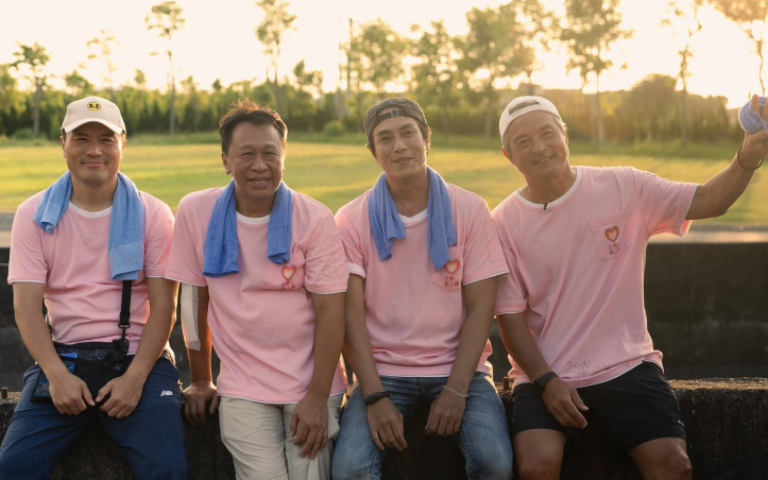 李銘順聯手游安順掌廚百人伙食　李銘忠融入工班幫蓋房