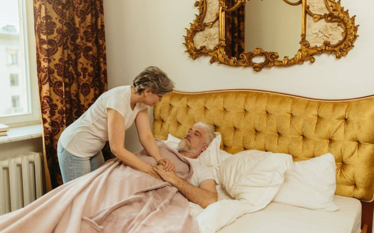 溫情變黃金！巨蟹把服務做成家、處女精準醫療封神　5星座照顧人也能發財