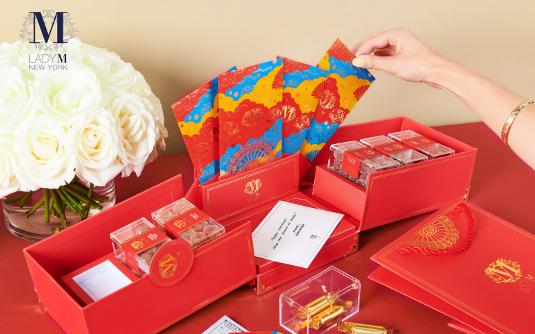 Lady M 新年獻禮推出爆米花千層、 福虎生輝新春糖果禮盒，今天開始賣！