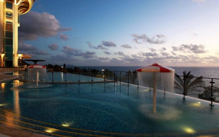 南台灣首間WAT雞尾酒便利店　獨家販售「芒果爆米花」瓶裝調酒