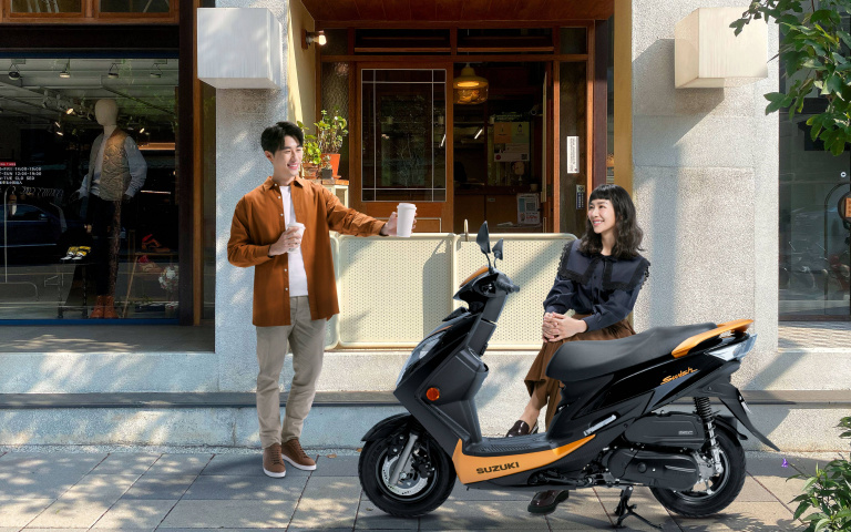 無懼世界眼色 堅持你的本色 Suzuki Saluto 125、Swish 125雙車型新色 耀眼登場  ！