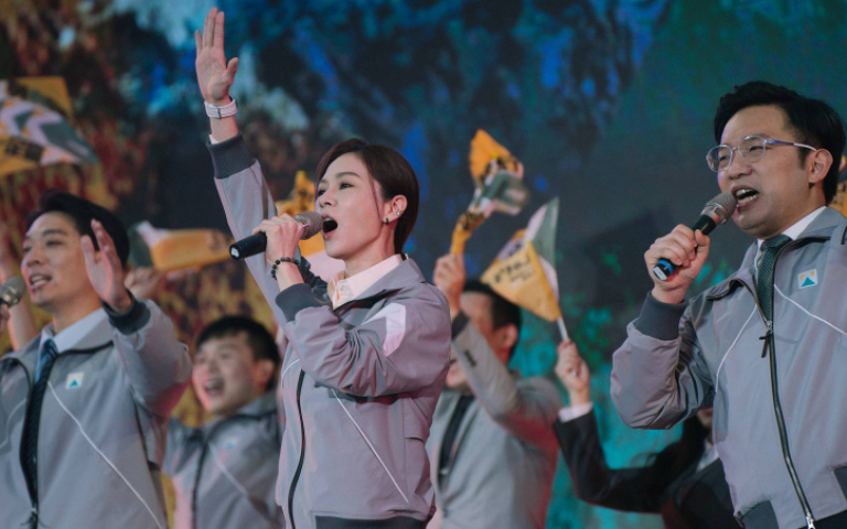 職人劇大手筆封街凱達格蘭大道! 謝盈萱感動謝上百名的臨演