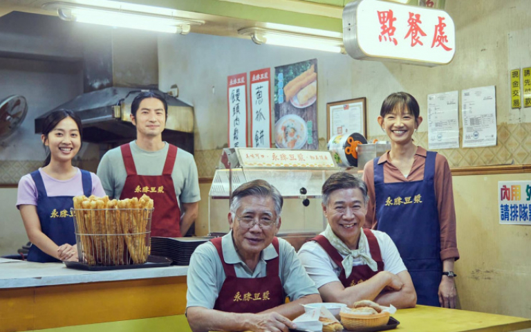 梁修身下戲在飯店練習樂器 福地祐介見狀受激勵