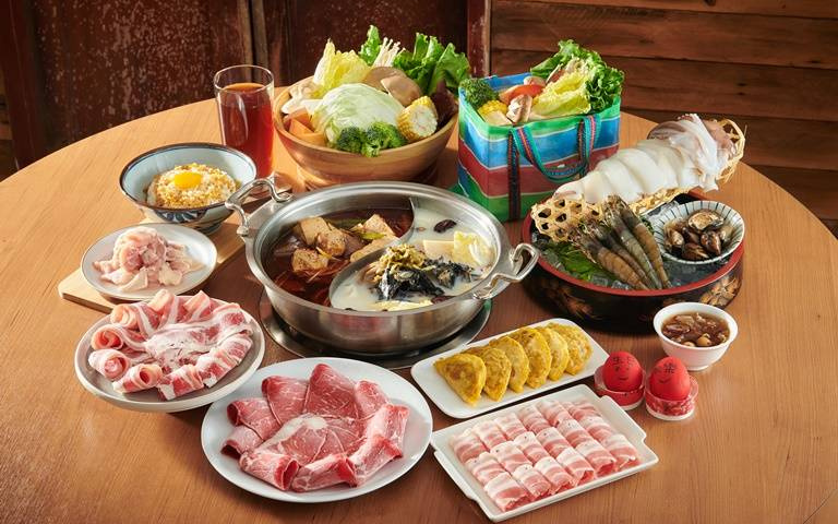 客家麻辣火鍋店推，氣溫到28、30、35度，送雞、豬、牛肉盤！