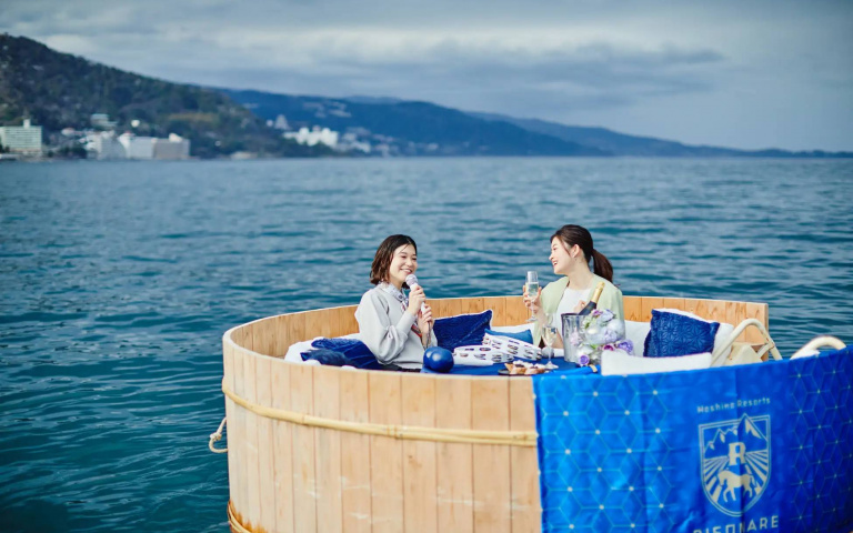 限住客預定！乘著秋風　漂浮在海中自由歌唱的「海上卡拉 OK」