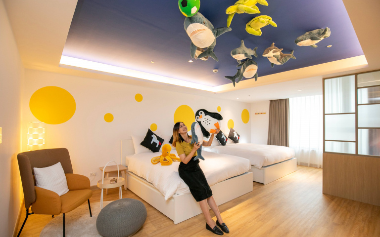 初秋遊港都6／開箱全新輕旅「福容徠旅高雄」　搶住IKEA鯊魚主題房、打卡牆迎客秒變網美