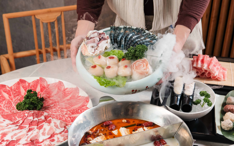 火鍋品牌「無老鍋」插旗信義！梅花豬買一送一、免費贈嫩豚豬，鍋控快衝！