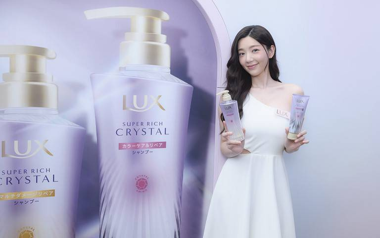 LUX麗仕全新極輕光護膜洗護系列上市!郭雪芙:空氣感美女由蓬鬆柔亮秀髮開始養成